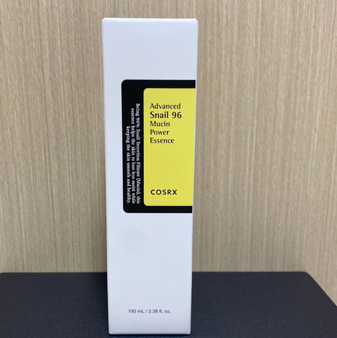 Hydrating and moisturizing essence